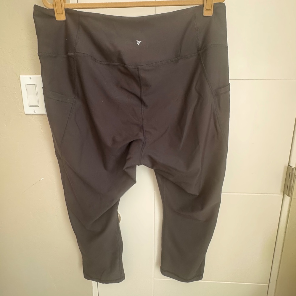 Old Navy - High-Rise Crop Leggings (Go Dry); Powersoft; Size XXL - Picture 2 of 3